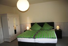 GroÃes Schlafzimmer