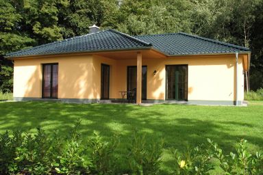 Ferienhaus in ruhiger aber zentraler Lage, mit zwei Terrassen und Garten