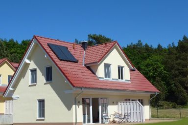 Sonniges Ferienhaus an Seen und Meer