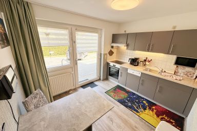 MR: Haus Inselperle mit Blick auf den Bodden - Wohnung 02 mit Terrasse und Boddenblick