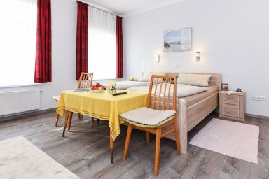 Ferienhof Bremer in Groß Holum - Zimmer Gartenblick