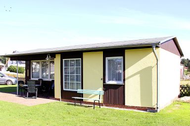 Kleinis Ferienhof Hohen Niendorf bei Ostseebad Kühlungsborn - 3-Raum-Sommer Bungalow Kirschtraum (40m², max 5 Personen)