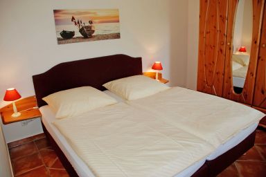 Karolas Landhus unterm Reetdach - 02 Ferienappartement mit Terrasse