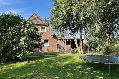 Großzügiges Ferienhaus mit großem Garten in Alleinlage - NIB-831 - Großzügiges Ferienhaus in Alleinlage (HT)