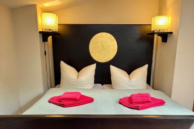 Herrenhaus Libnow - Zimmer 1 - Ferienwohnung mit Küchenbereich und WZ, SZ