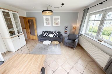 CSP: Dünenhaus Göhren Ferienwohnungen in ruhiger Lage - Dünenhaus Göhren Whg. 01 mit 2 Terrassen Süd/Ost