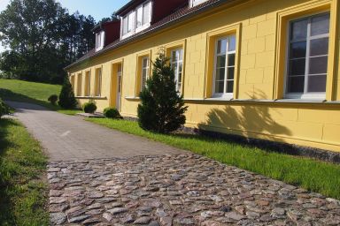 Gut Rattelvitz Parterre B, hochwertig, Sauna, Kamin, eTankstelle, Spielscheune, 15.000qm Parkland