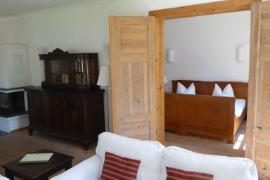 Gut Rattelvitz Parterre C, hochwertig, Sauna, Kamin, eTankstelle, Spielscheune, 15.000qm Parkland