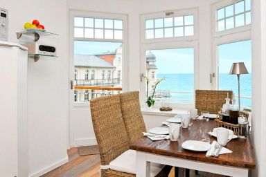 Villa Rheingold - Exklusives Maisonette-Ferienapartment mit drei Balkonen - nur 30 m zum Strand!