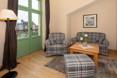 Villa am Ostseestrand - Geschmackvolle Dachgeschosswohnung mit Balkon in Toplage an der Strandpromenade