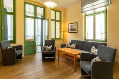Villa am Ostseestrand - Stillvolle Ferienwohnung mit Wintergarten in erstklassiger Lage an der Promenade