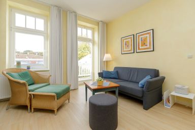 Strandstraße 32 - Strandnahe Ferienwohnung für zwei an der Ostsee mit Balkon - 400 m zum Strand