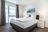 Schlafzimmer mit Boxspringbett