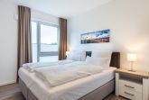 Schlafzimmer mit Boxspringbett (1,80 x 2,00 m)