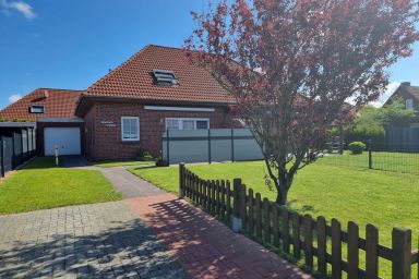 Ferienhaus Nordseekrabbe Norddeich - Modernes Ferienhaus Nordseekrabbe in Norddeich mit Terrasse und Garten