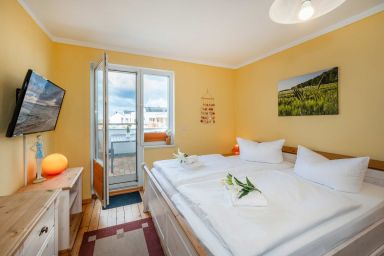 Ferienwohnung Holtz 3 mit Balkon, Parkplatz und Garten mit Grillmöglichkeit - Ferienwohnung in Zinnowitz mit Garten – strandnah & ideal für 2 Personen