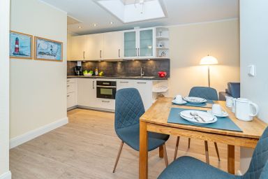 Atrium - 2-Zimmer-Ferienwohnung für max. 4 Personen mit Balkon. - nur 300 bis zum Strand!