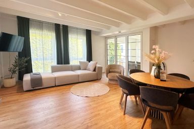Charmante Ferienwohnung mit Terrasse - nur 50m zum Strand mit eigenem Parkplatz und Fahrradunterstellmöglichkeit - Gemütliche Ferienwohnung "Windjammer" mit Parkplatz – Nur 50 Meter zur Ostsee