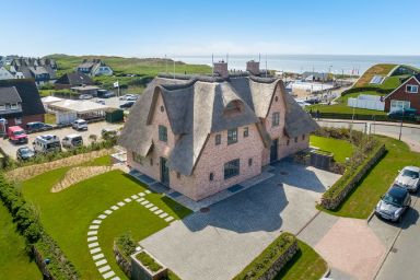 Hüs am Meer - Reetgedecktes Haus nahe der Wenningstedter Promenade mit herrlichem Meerblick