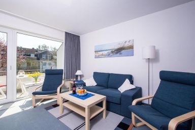 NeuKlosterhof - Helle 2-Zimmer-Ferienwohnung für 4 Personen mit Balkon und Privatparkplatz