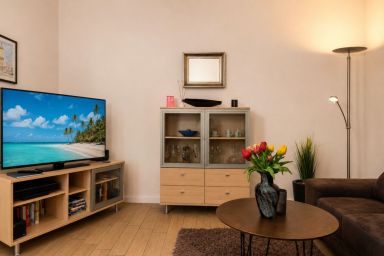 Ferienhaus Alisch Fewo 3 - Moderne Ferienwohnung mit Balkon & WLAN in Warnemünde – ideal für 4 Personen