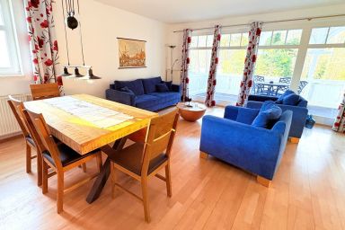 Strandresidenz Ferienwohnung 4 - Familienfreundliche 3-Zimmer-Ferienwohnung mit Balkon nahe Strand Schaabe