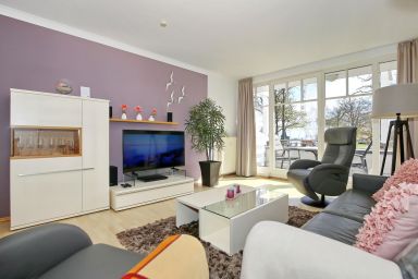Meeresblick - Ferienwohnung Kühlungsborn direkt am Strand – 2 Zimmer, Balkon & Meerblick
