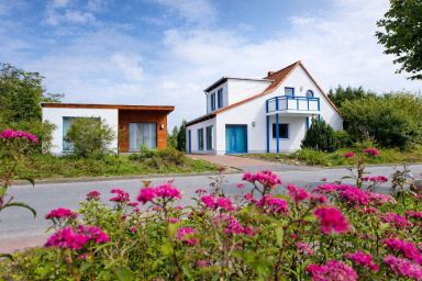 Ferienwohnung Ostrea Breege - mit Garten und Grill - Moderne Ferienwohnung mit Terrasse nahe Strand & Hafen in Juliusruh