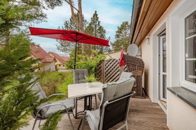 Ferienwohnung Waldhaus 4.1 mit Terrasse und Grillmöglichkeit - Hunde sind willkommen - Gemütliches Ferienhaus in Korswandt mit Garten und WLAN auf Usedom