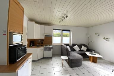 Haus Achtern Diek - Ferienwohnungen in Hooksiel - Ferienwohnung, 47 qm, 1 Schlafzimmer, Gemeinschaftsterrasse, max. 4 Personen + Kleinkind