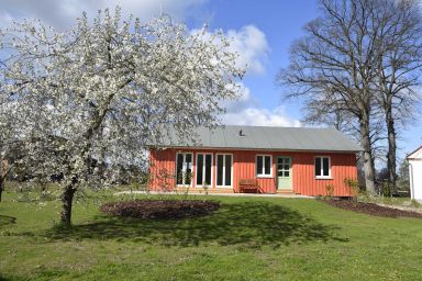 4-Raum-Farbenfrohe-Ferienhäuser,  OVS 999 - 4-Raum-rotes Ferienhaus bis 8 Pers.