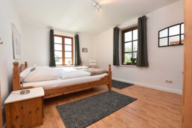 Villa Seeheim Ferienobjekt direkt am Wasser OVS 692 - Fewo 4 mit 2 SZ (2-5 Pers.) im OG