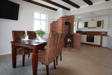 NEU: Ferienhaus mit Kamin, 2 Bäder, 2 SZ - am Wasser - Komfort Appartement - Mönchgut
