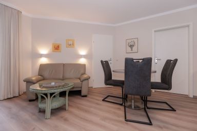 FeWo Am Strand / Strandvilla Belvedere (Ostseeallee) - FW 17, Ferienwohnungen am Strand - max. 4 Personen