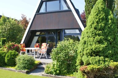 Zeltdachhaus - für die ganze Familie mit W-LAN und extra WC - - in Strandnähe