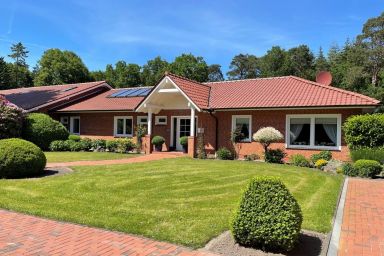 Landhaus am Wald mit Garten