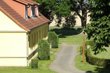 Gut Rattelvitz Galerie E, hochwertig, Sauna, Kamin, eTankstelle, Spielscheune, 15.000qm Park Land