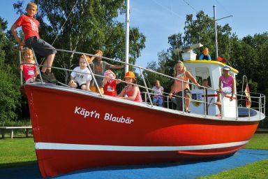 Ferienpark Freesenbruch - Komfortable Ferienwohnung im Grünen mit Terrasse und Pool im Ferienpark Zingst