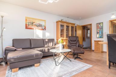 Ferienpark Freesenbruch - Großzügige Ferienwohnung Möwennest mit Terrasse, Gartenblick und Pool in Zingst