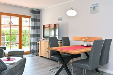 Ferienpark Freesenbruch - Komfortable Ferienwohnung mit Terrasse und Zugang zum beheizten Pool in Zingst