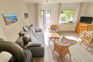 Urlauberdorf - Familienfreundliches, strandnahes Ferienhaus mit Sauna, Terrasse und Kaminofen
