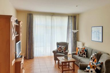 Meeresblick - Haustierfreie Ferienwohnung mit Terrasse in erstklassiger Lage am Ostseestrand