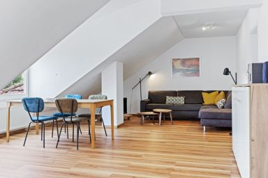 Meeresblick - Tolle Dachgeschoss-Ferienwohnung mit Loggia und Meerblick - nur 40 m zum Strand!