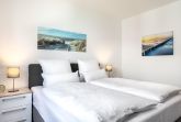Schlafzimmer mit Boxspringbett (1,80x2,00m)