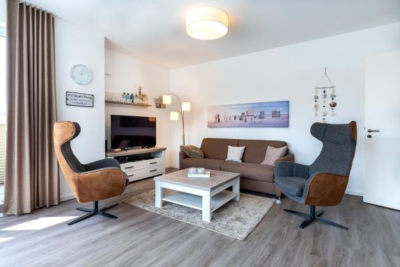 Wohn-/Essbereich mit Doppelschlafcouch, Couchtisch, Sessel u