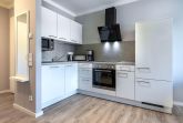 Offene KÃ¼che mit Backofen und GeschirrspÃ¼ler