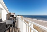 Balkon mit Strandkorb und GartenmÃ¶beln