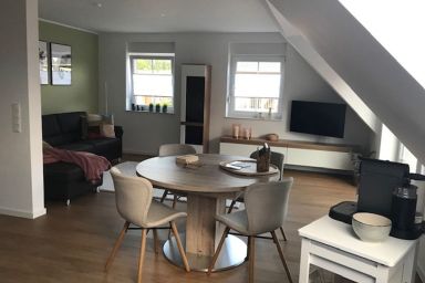 Mühlenblick - Moderne Ferienwohnung (80qm) für 4 Personen mit Balkon bei den Zwillingsmühlen