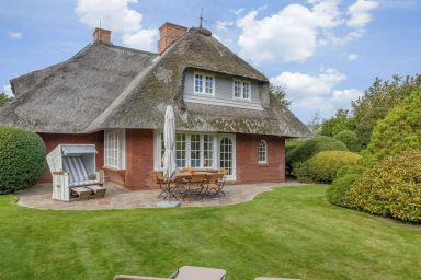 Haus Heide - Exklusives Reetdachhaus für 6 Pers. mit Sauna, Kamin, Garten, PKW-Stellplatz.