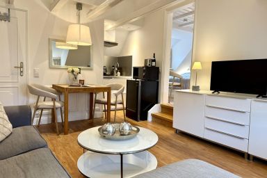 Kranich - Charmantes 2-Zimmer App. mit Terrasse, PKW-Stellplatz, WLAN.